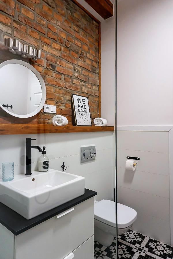 Apartamenty Torunskie Pod Krzywa Wieza Esterno foto