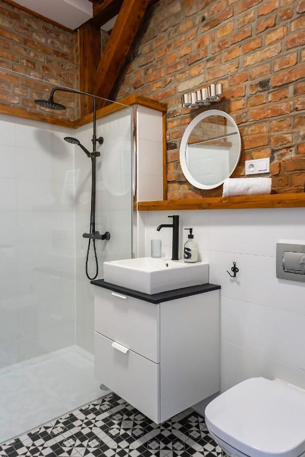 Apartamenty Torunskie Pod Krzywa Wieza Esterno foto